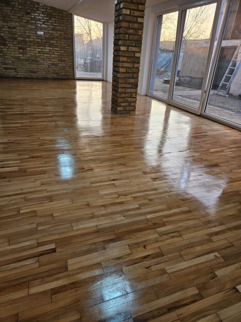 Završni radovi i renoviranje stanova u Beogradu - postavljanje i lakiranje podova.